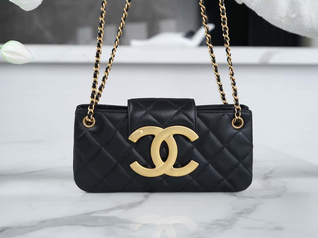 ππππ‘ππ πππ Vintage Logo Quilted Lambskin Shoulder Bag 11.5x24x4.5cm