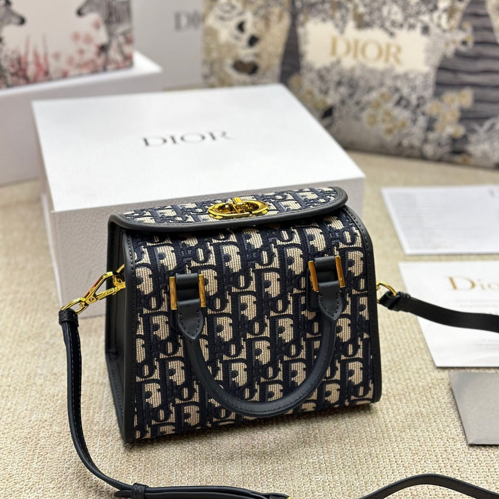 Dior Boston Bag Flap Bag 20x12x16cm