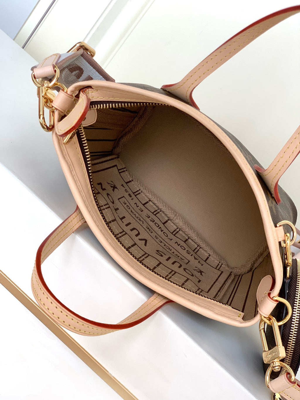 Louis Vuitton Tote Bag, 24x14x9cm