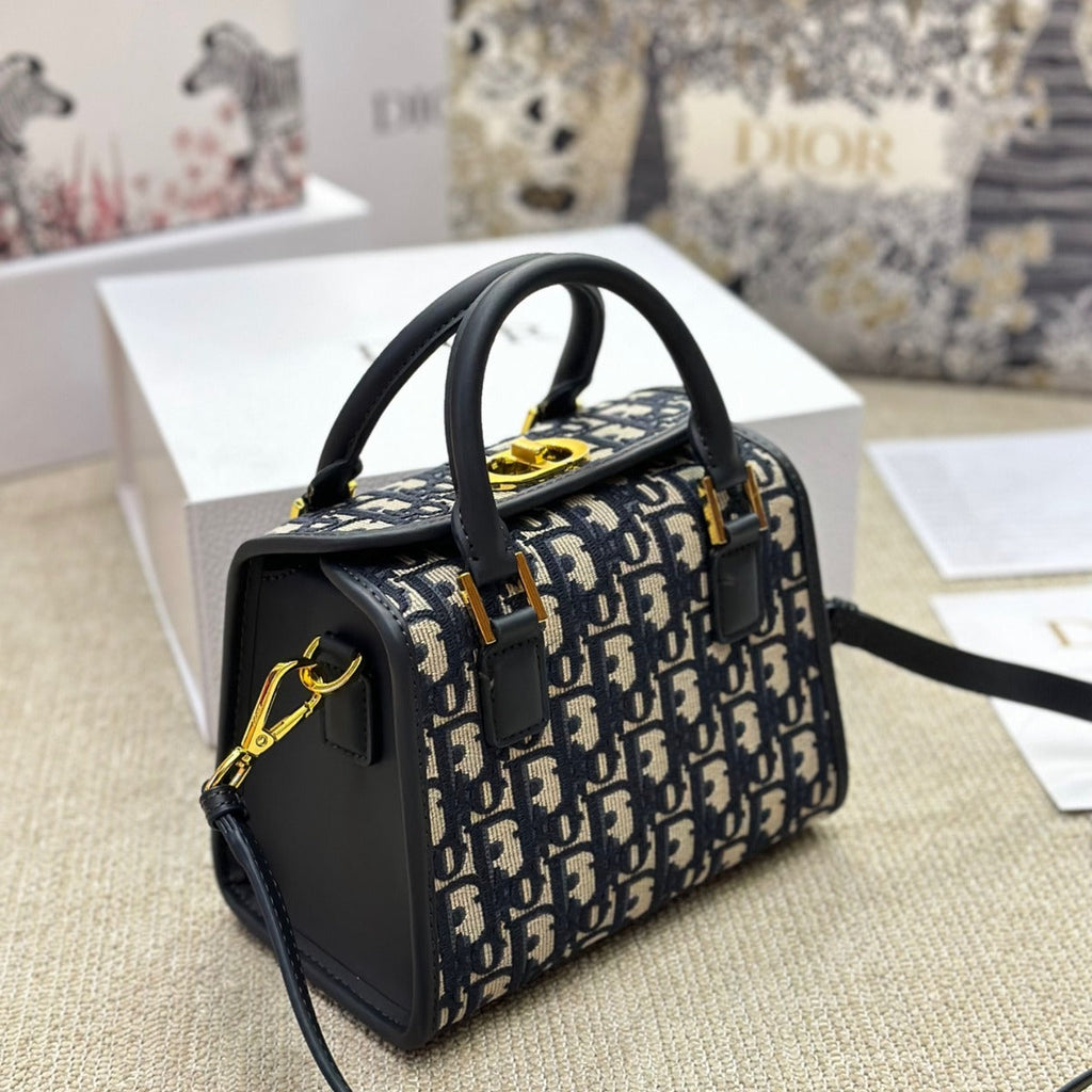 Dior Boston Bag Flap Bag 20x12x16cm