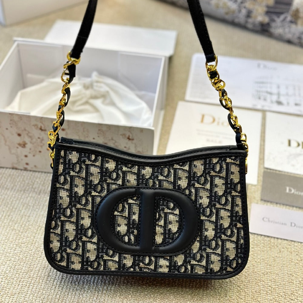 Dior CD Signature Hobo bag 23.5x14.5×6cm
