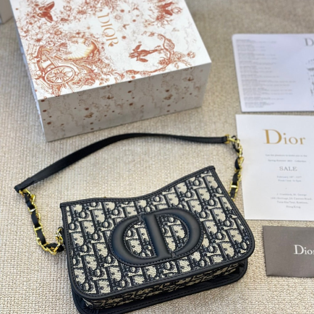 Dior CD Signature Hobo bag 23.5x14.5×6cm
