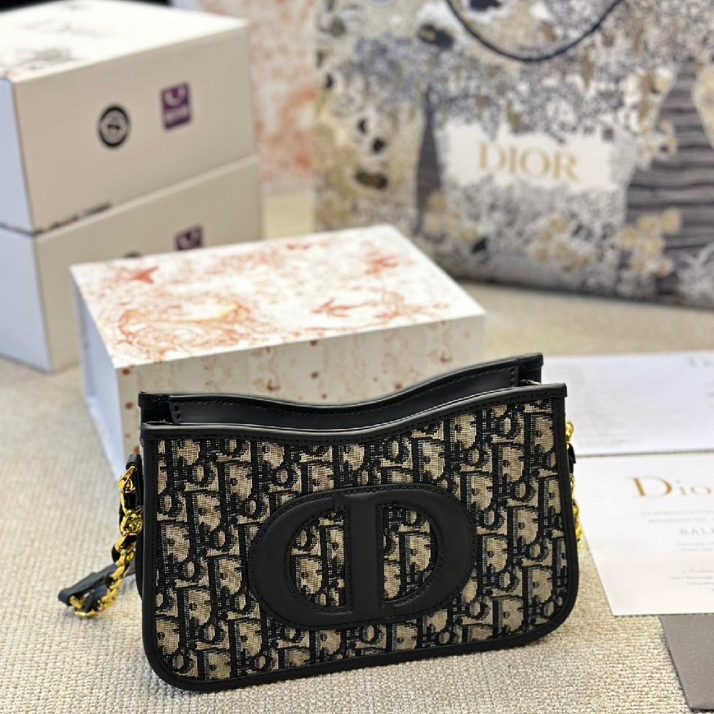 Dior CD Signature Hobo bag 23.5x14.5×6cm