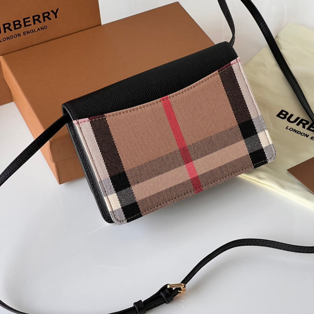Burberry House Check Derby Hampshire Crossbody Black 19x13.5x5cm