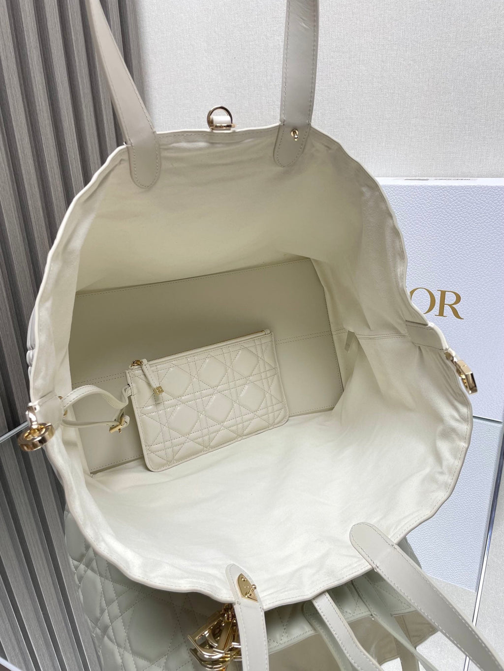 Dior Toujours Bag White 37x25x18.5cm
