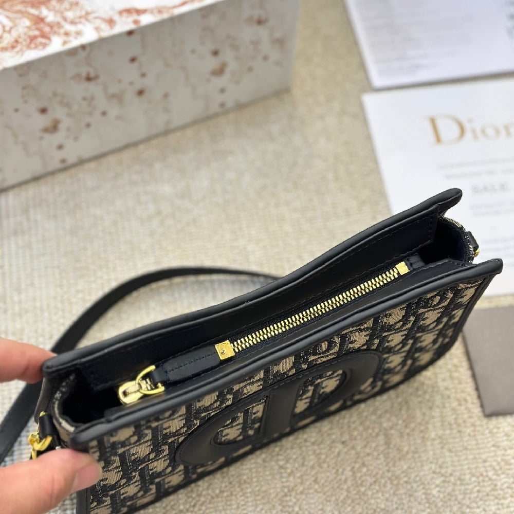 Dior CD Signature Hobo bag 23.5x14.5×6cm