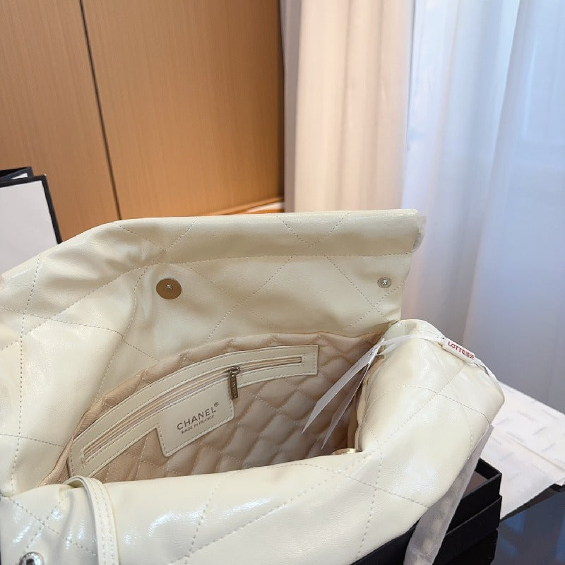 Chanel chain shoulder bag