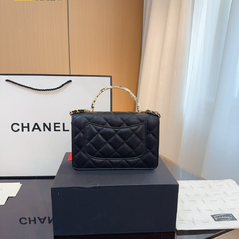 Chanel Flag Chain shoulder bag