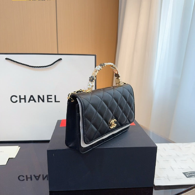 Chanel Flag Chain shoulder bag