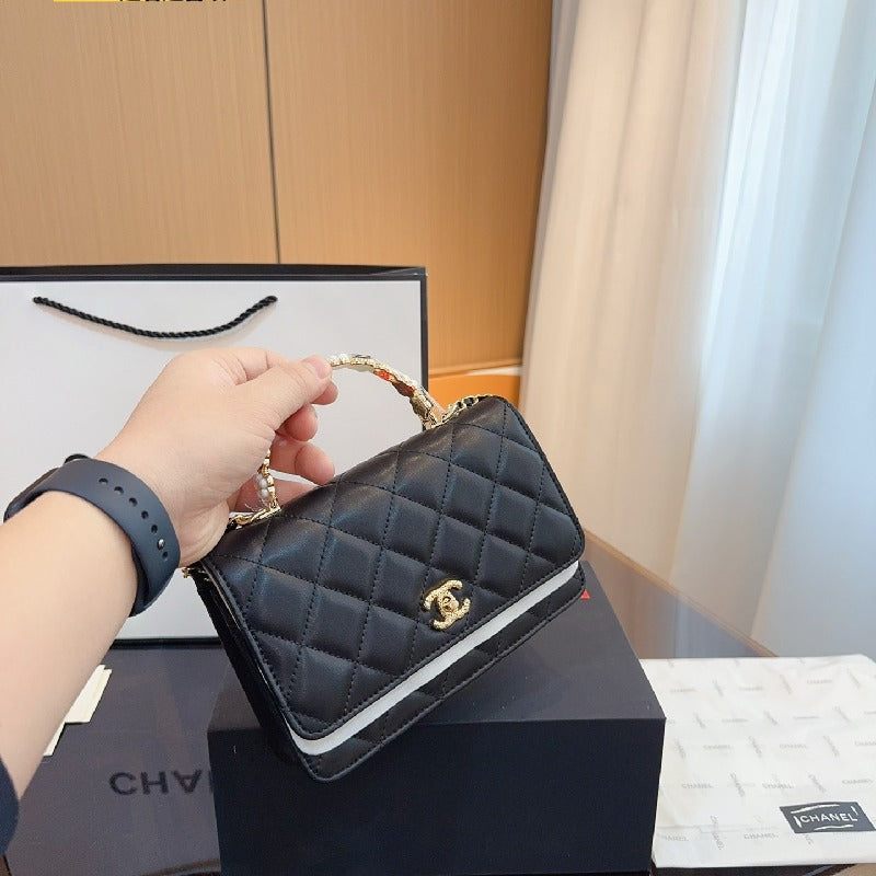 Chanel Flag Chain shoulder bag
