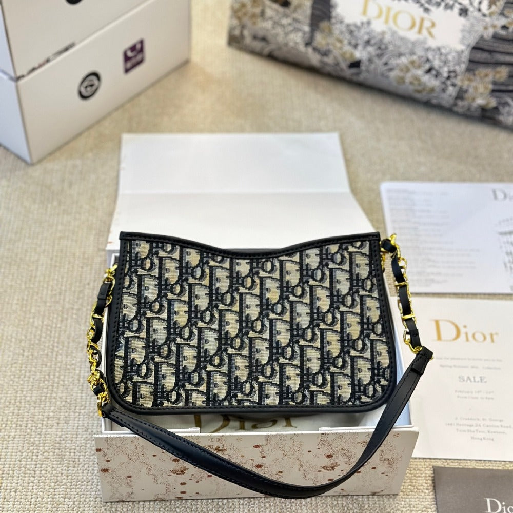 Dior CD Signature Hobo bag 23.5x14.5×6cm