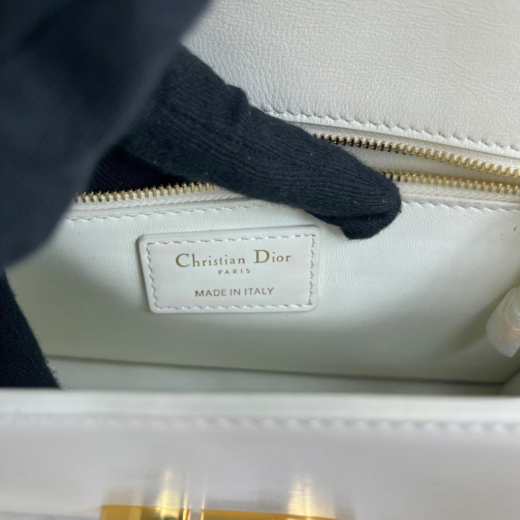 Dior 30 Montaigne CD Shoulderbag, 24 x 17 x 8cm