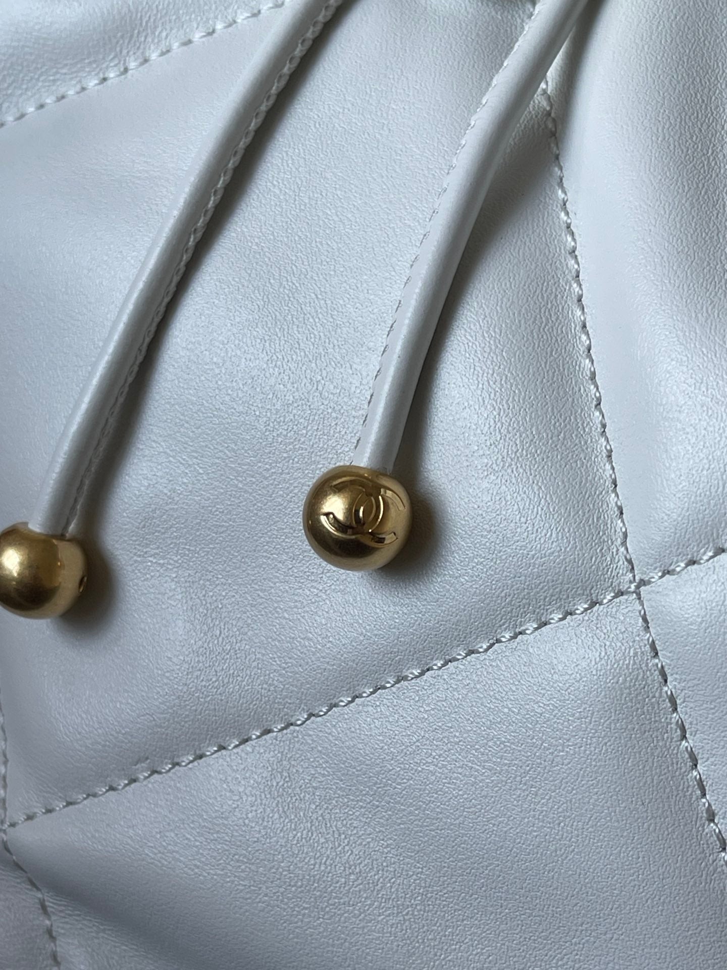 Chane1 24C 19Bag AS4223# White 26x22x16cm