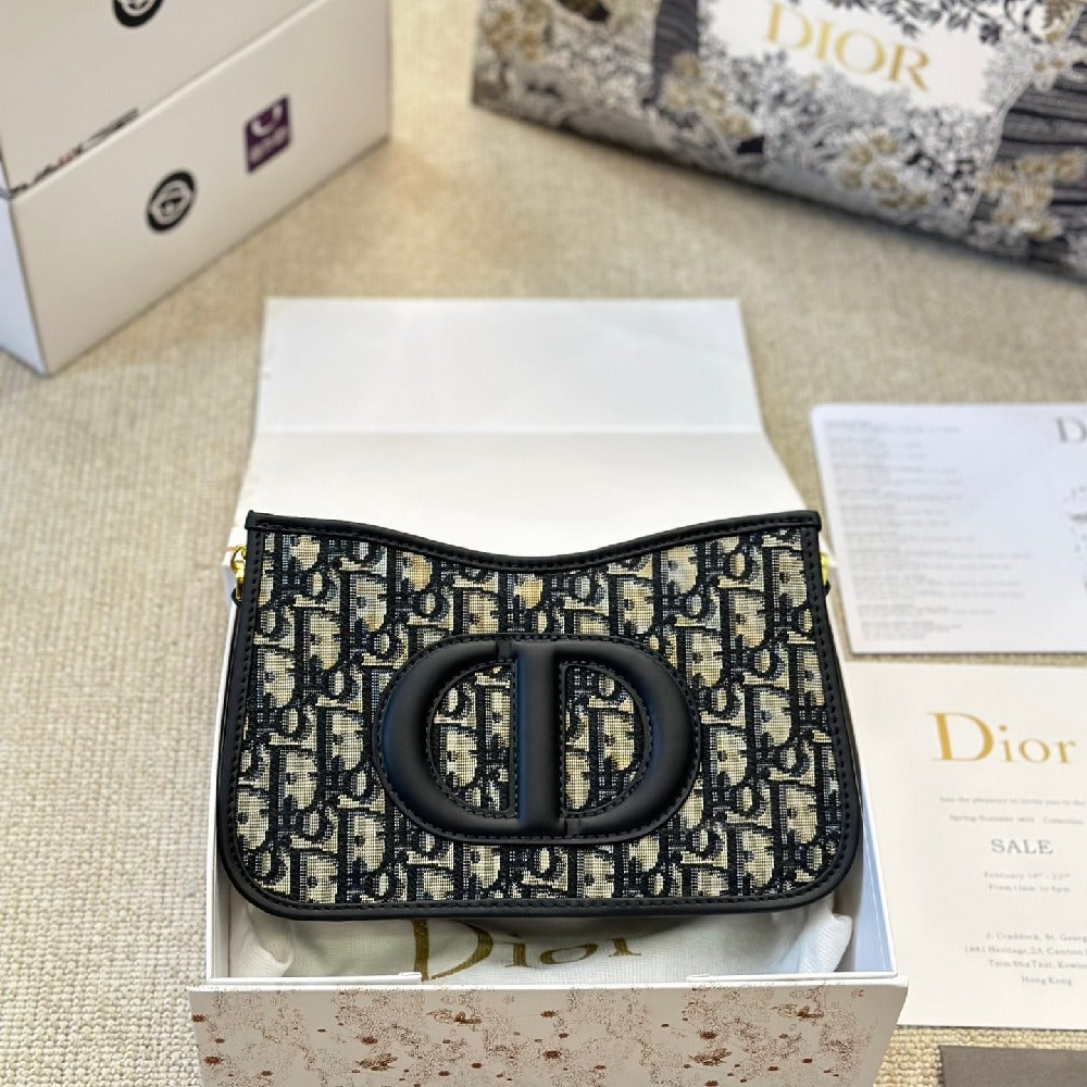 Dior CD Signature Hobo bag 23.5x14.5×6cm