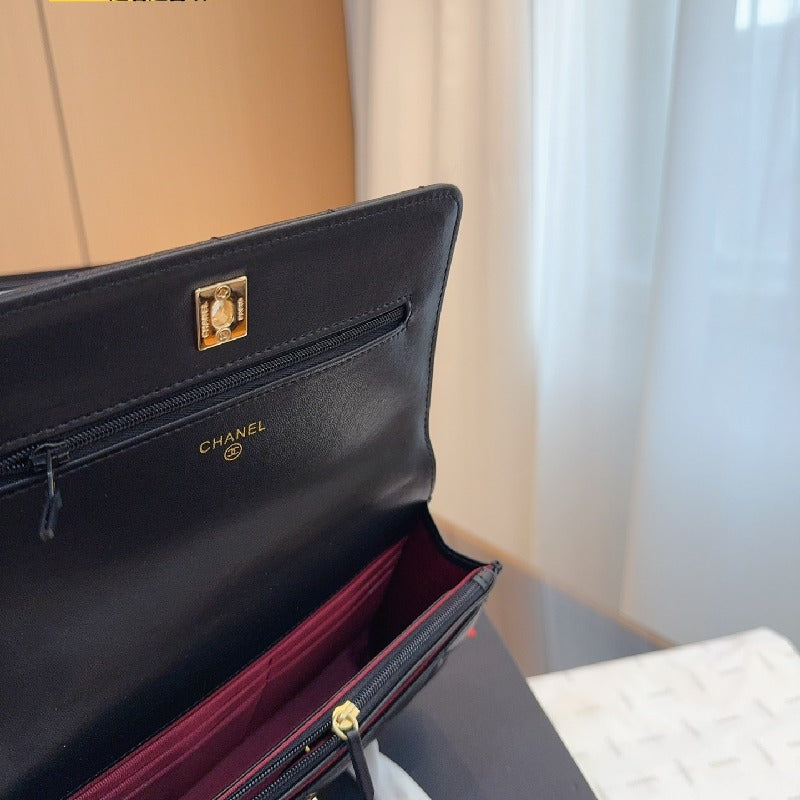 Chanel Flag Chain shoulder bag