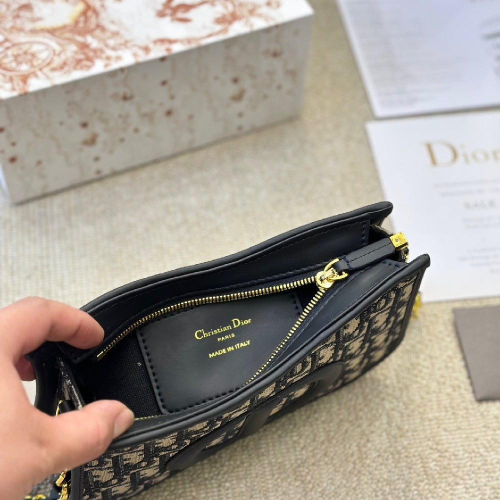 Dior CD Signature Hobo bag 23.5x14.5×6cm