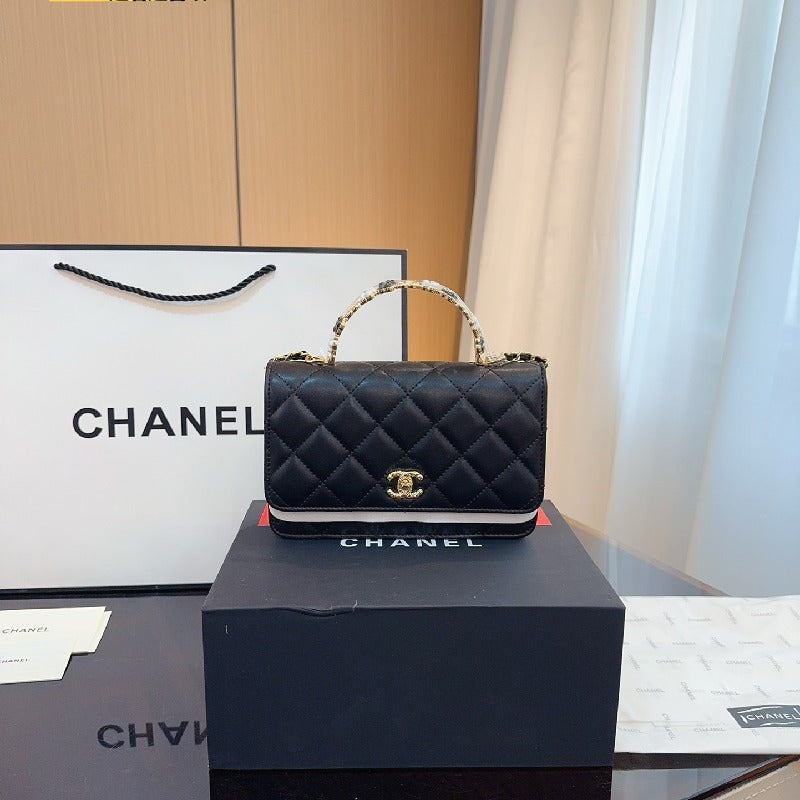 Chanel Flag Chain shoulder bag