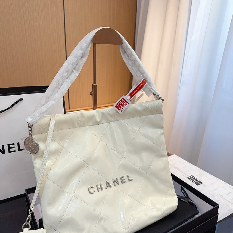Chanel chain shoulder bag